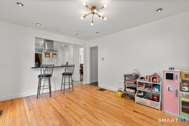45 Ansonia Road, Woodbridge, CT 06525
