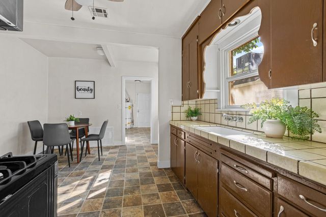 3132 B St, Sacramento, CA 95816