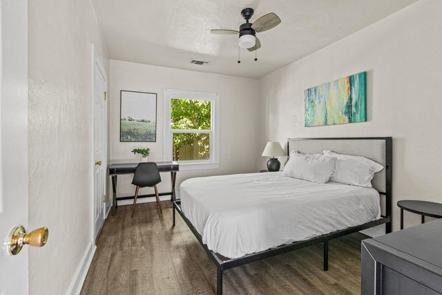 3132 B St, Sacramento, CA 95816