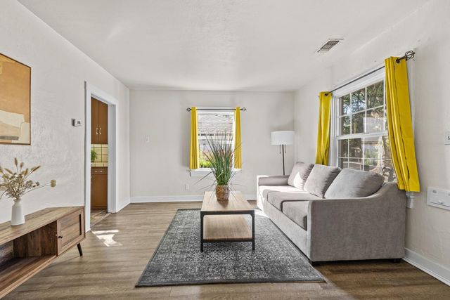 3132 B St, Sacramento, CA 95816