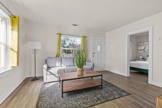 3132 B St, Sacramento, CA 95816