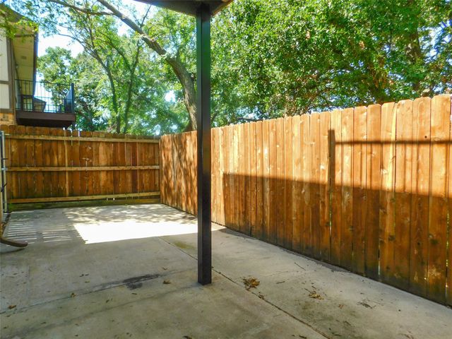 1137 Dallas Drive, Denton, TX 76205