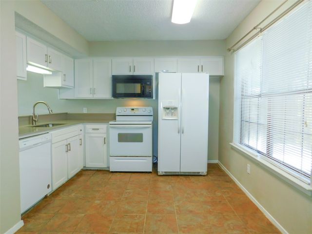 1137 Dallas Drive, Denton, TX 76205