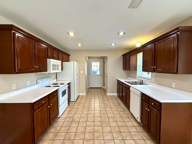 205 Chestnut Oak Drive, Somerset, KY 42503
