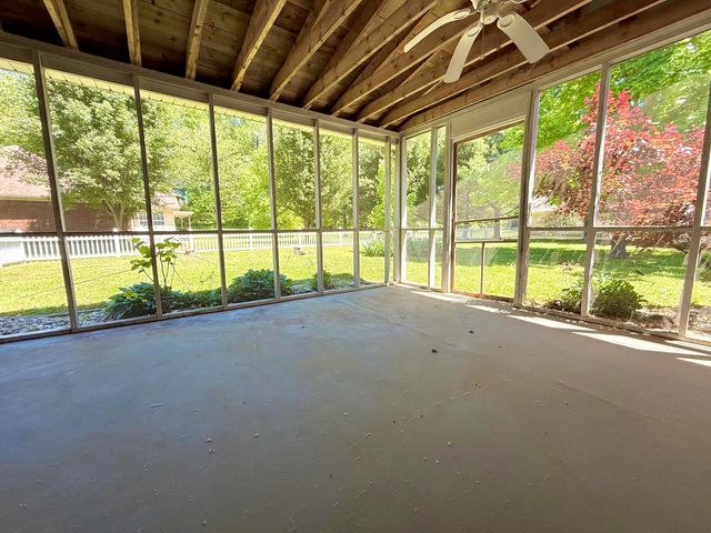 205 Chestnut Oak Drive, Somerset, KY 42503