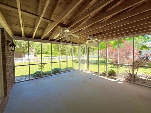 205 Chestnut Oak Drive, Somerset, KY 42503