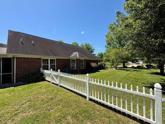 205 Chestnut Oak Drive, Somerset, KY 42503