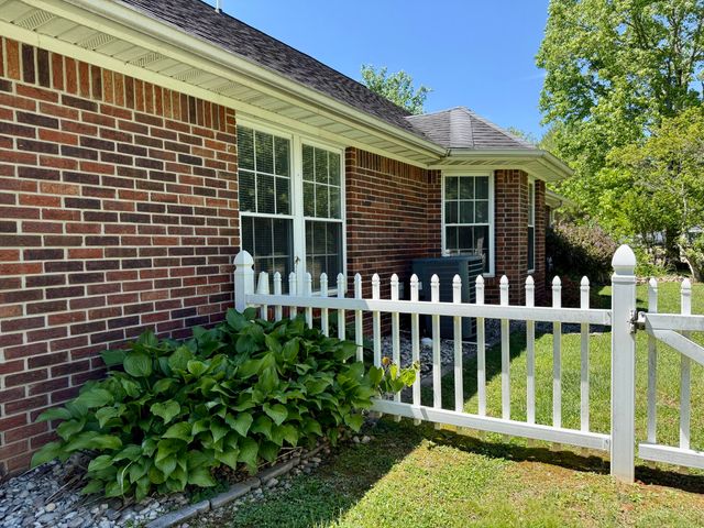 205 Chestnut Oak Drive, Somerset, KY 42503
