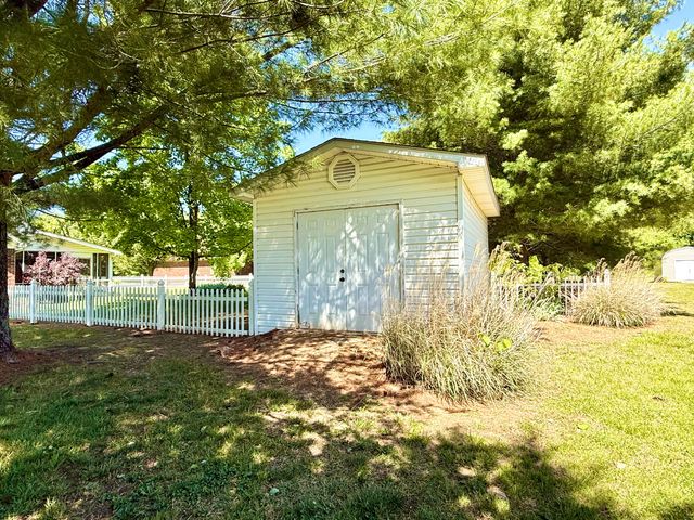 205 Chestnut Oak Drive, Somerset, KY 42503