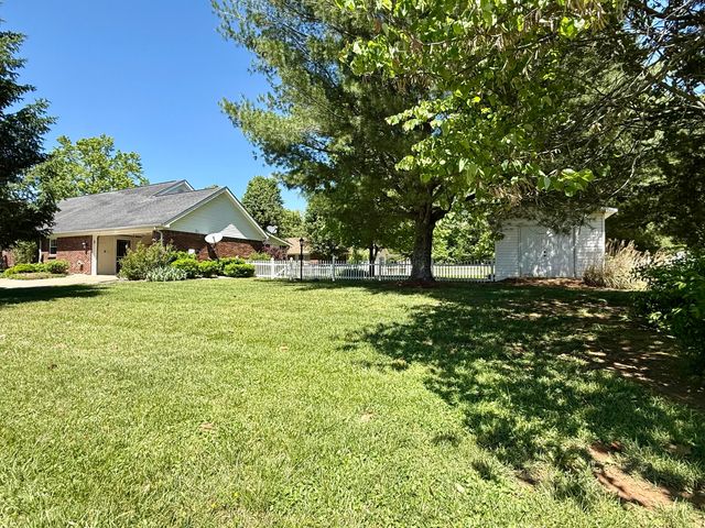 205 Chestnut Oak Drive, Somerset, KY 42503
