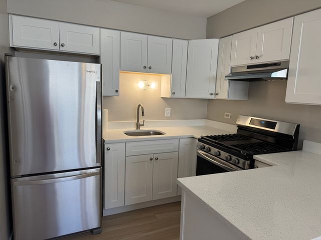 7033 99th Street 2-E, Chicago Ridge, IL 60415