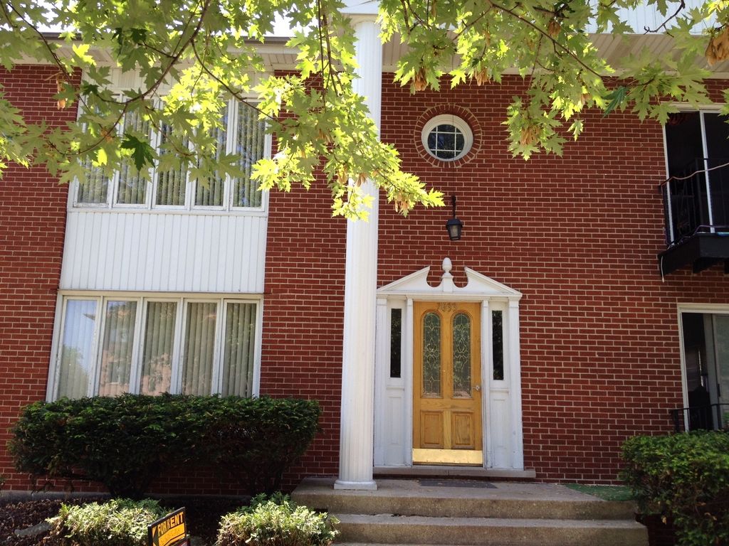7033 99th Street 2-E, Chicago Ridge, IL 60415
