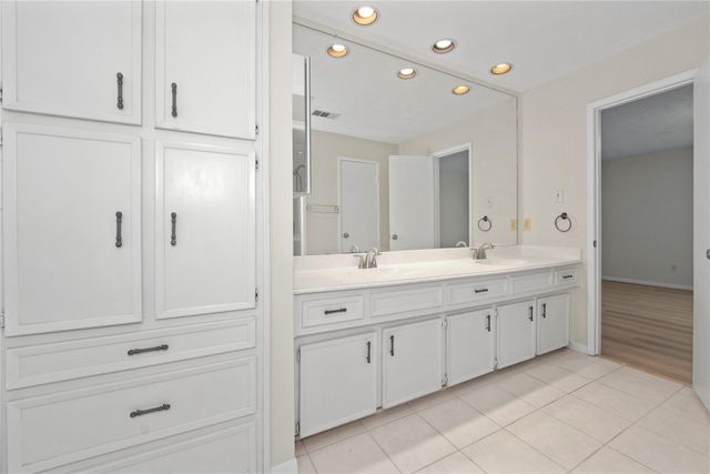 2834 Cotton Stock Dr, Sugar Land, TX 77479