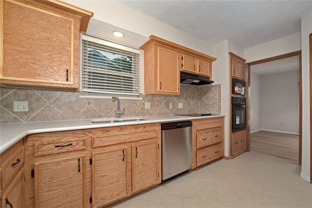 2834 Cotton Stock Dr, Sugar Land, TX 77479