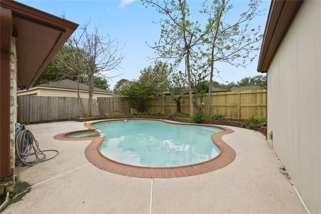2834 Cotton Stock Dr, Sugar Land, TX 77479