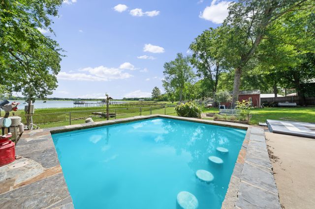18390 Pine Drive, Eustace, TX 75124