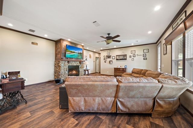 18390 Pine Drive, Eustace, TX 75124