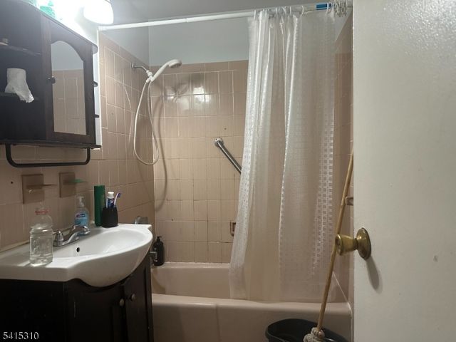 747 N Broad St 303, Elizabeth City, NJ 07208