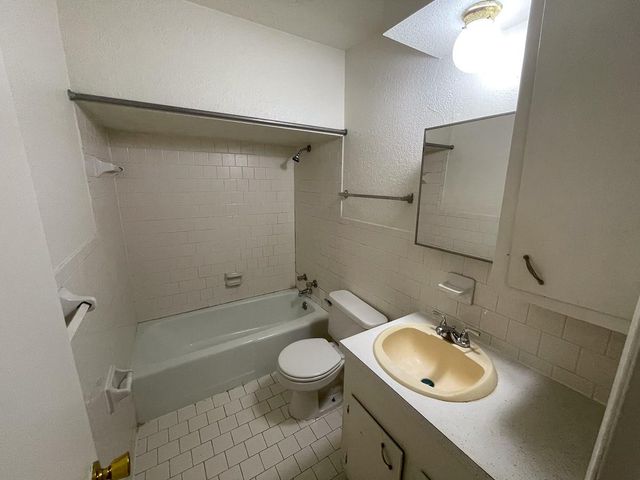 704 Cline, Huntsville, TX 77340