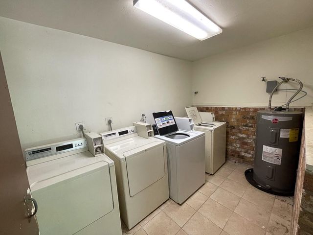 704 Cline, Huntsville, TX 77340