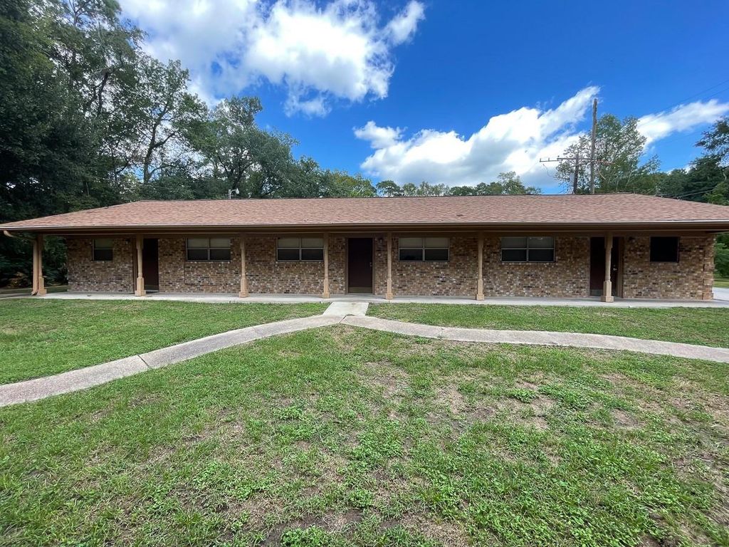 704 Cline, Huntsville, TX 77340