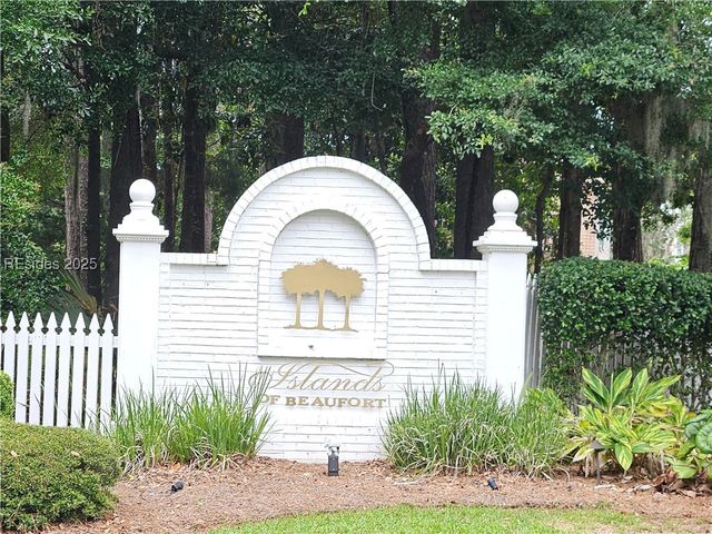 18 Anchorage Way, Beaufort, SC 29902
