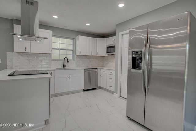 11537 MONTEGO BAY Drive W, Jacksonville, FL 32218