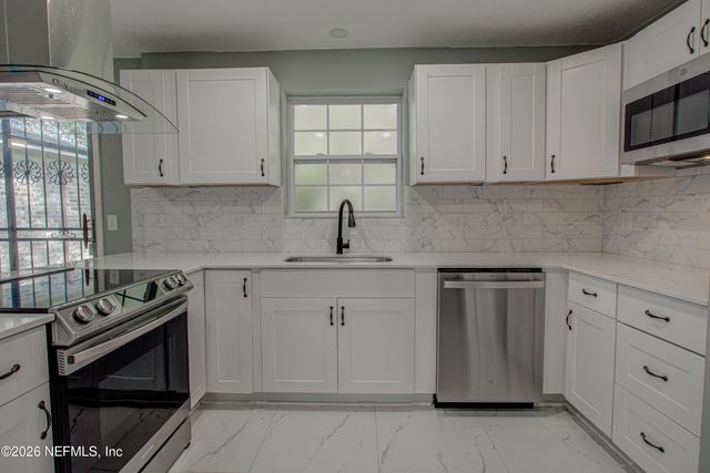 11537 MONTEGO BAY Drive W, Jacksonville, FL 32218