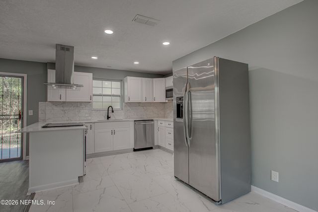 11537 MONTEGO BAY Drive W, Jacksonville, FL 32218