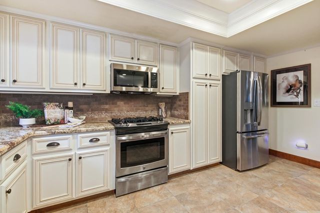 9153 Shady Hollow Way, Fair Oaks, CA 95628