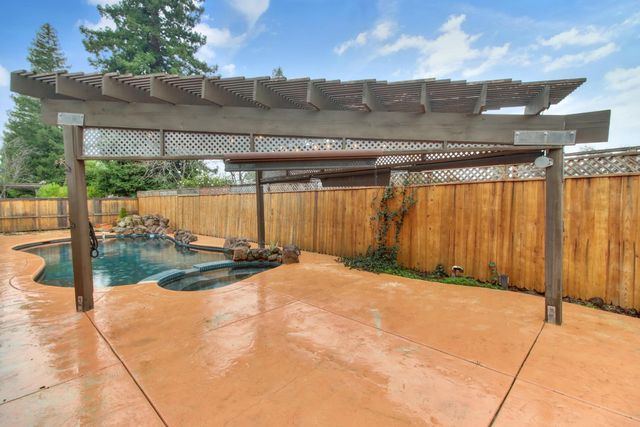 9153 Shady Hollow Way, Fair Oaks, CA 95628