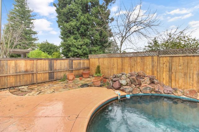 9153 Shady Hollow Way, Fair Oaks, CA 95628