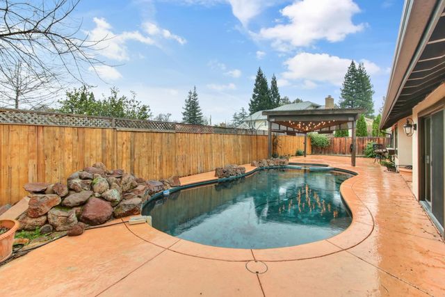 9153 Shady Hollow Way, Fair Oaks, CA 95628