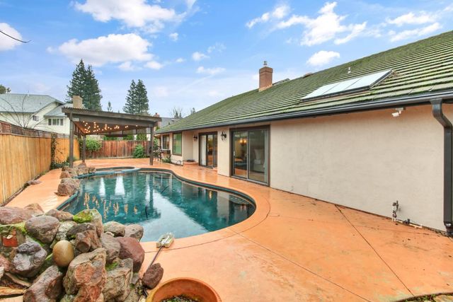 9153 Shady Hollow Way, Fair Oaks, CA 95628