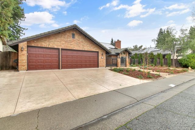 9153 Shady Hollow Way, Fair Oaks, CA 95628