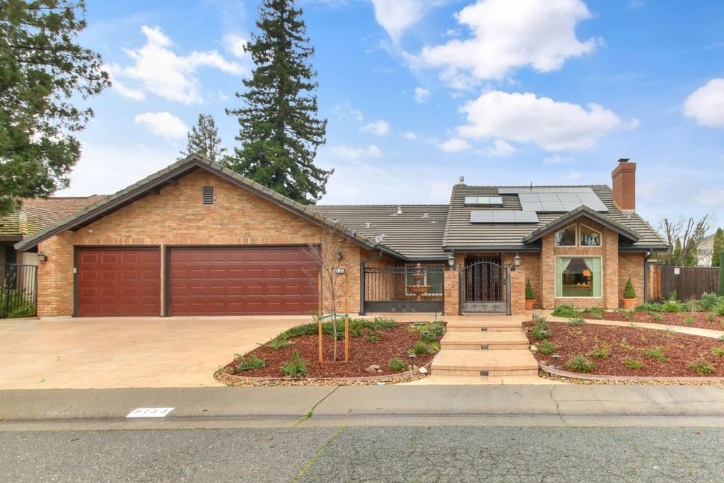 9153 Shady Hollow Way, Fair Oaks, CA 95628