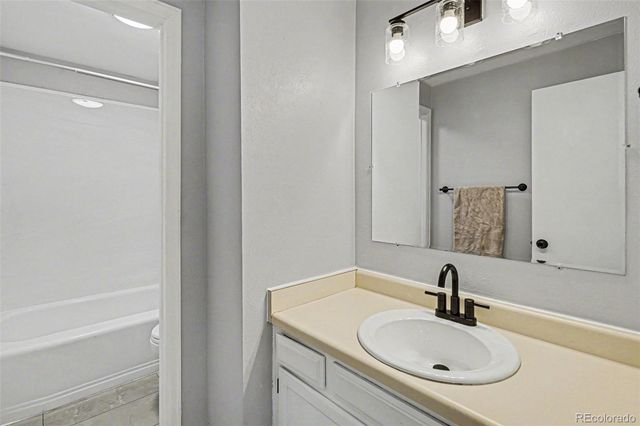 4244 S Bahama Street, Aurora, CO 80013