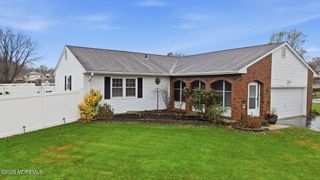 11 Oak Glen Road, Toms River, NJ 08753