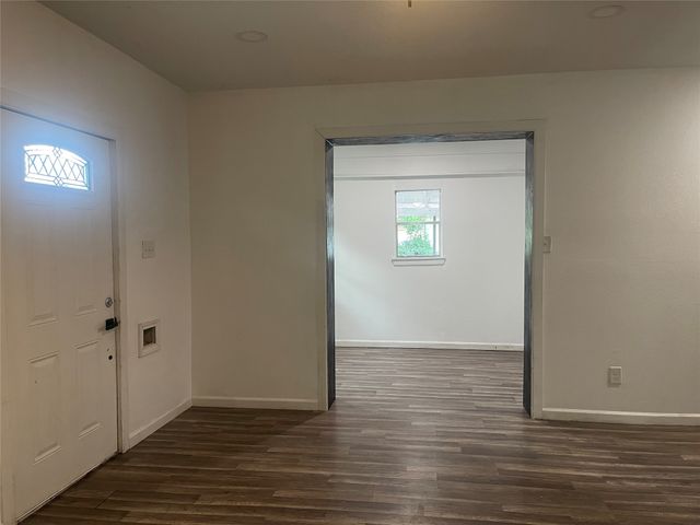 3524 Ave Avenue N, Fort Worth, TX 76105