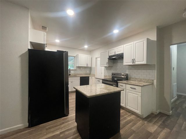 3524 Ave Avenue N, Fort Worth, TX 76105