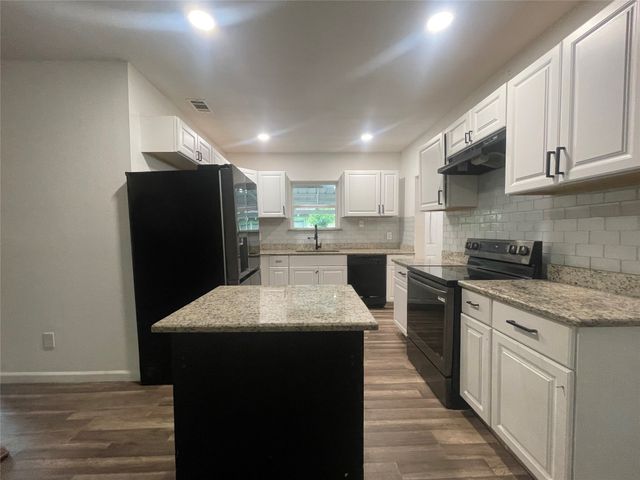 3524 Ave Avenue N, Fort Worth, TX 76105