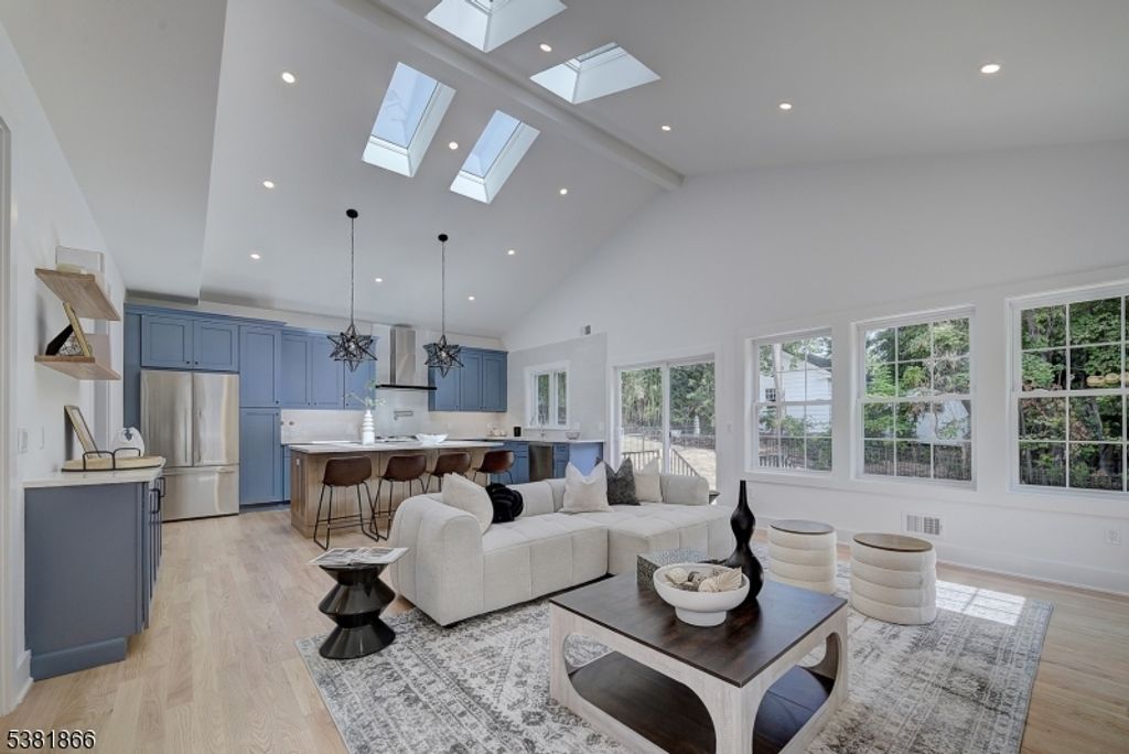 13 Collinwood Rd, Maplewood Twp., NJ 07040