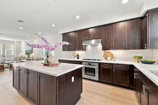 561 San Pasqual Terrace 4, Sunnyvale, CA 94085