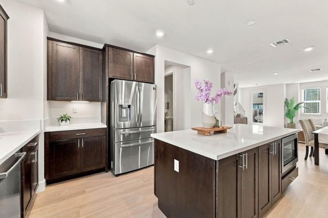 561 San Pasqual Terrace 4, Sunnyvale, CA 94085