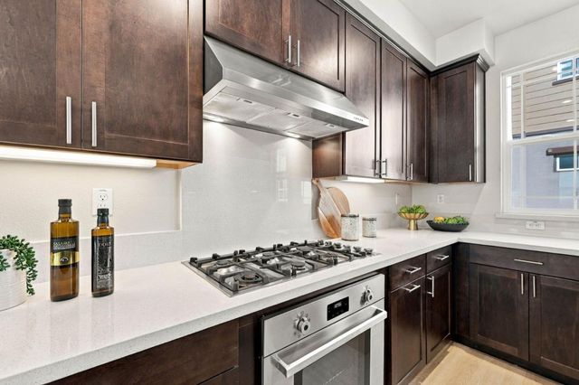 561 San Pasqual Terrace 4, Sunnyvale, CA 94085