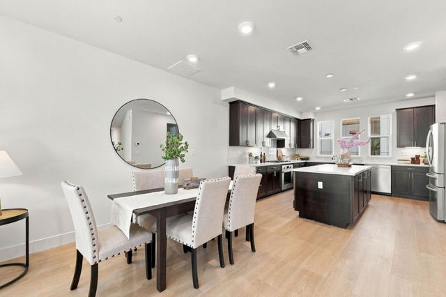 561 San Pasqual Terrace 4, Sunnyvale, CA 94085