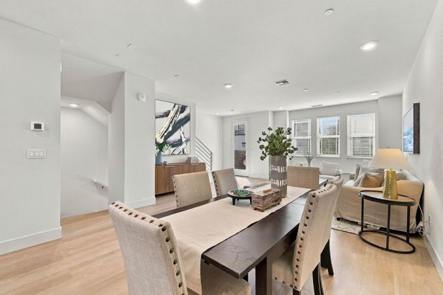 561 San Pasqual Terrace 4, Sunnyvale, CA 94085
