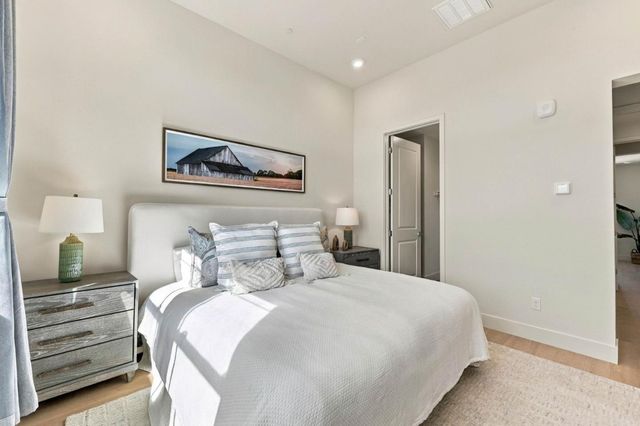 561 San Pasqual Terrace 4, Sunnyvale, CA 94085