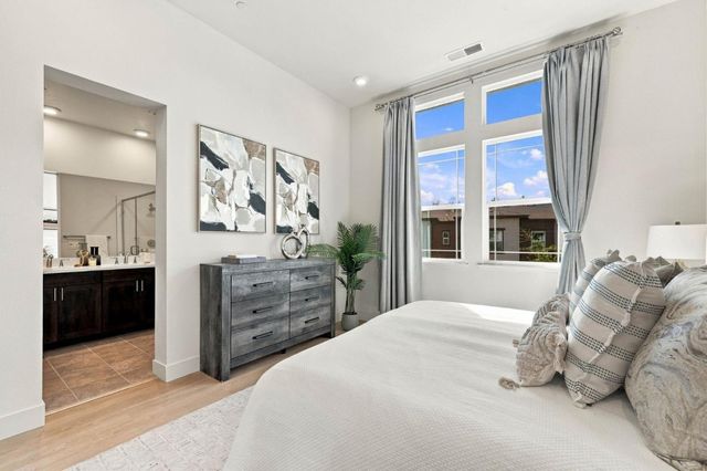 561 San Pasqual Terrace 4, Sunnyvale, CA 94085