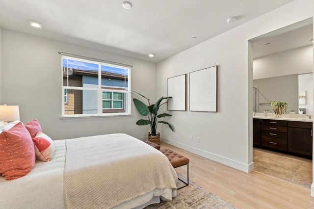 561 San Pasqual Terrace 4, Sunnyvale, CA 94085